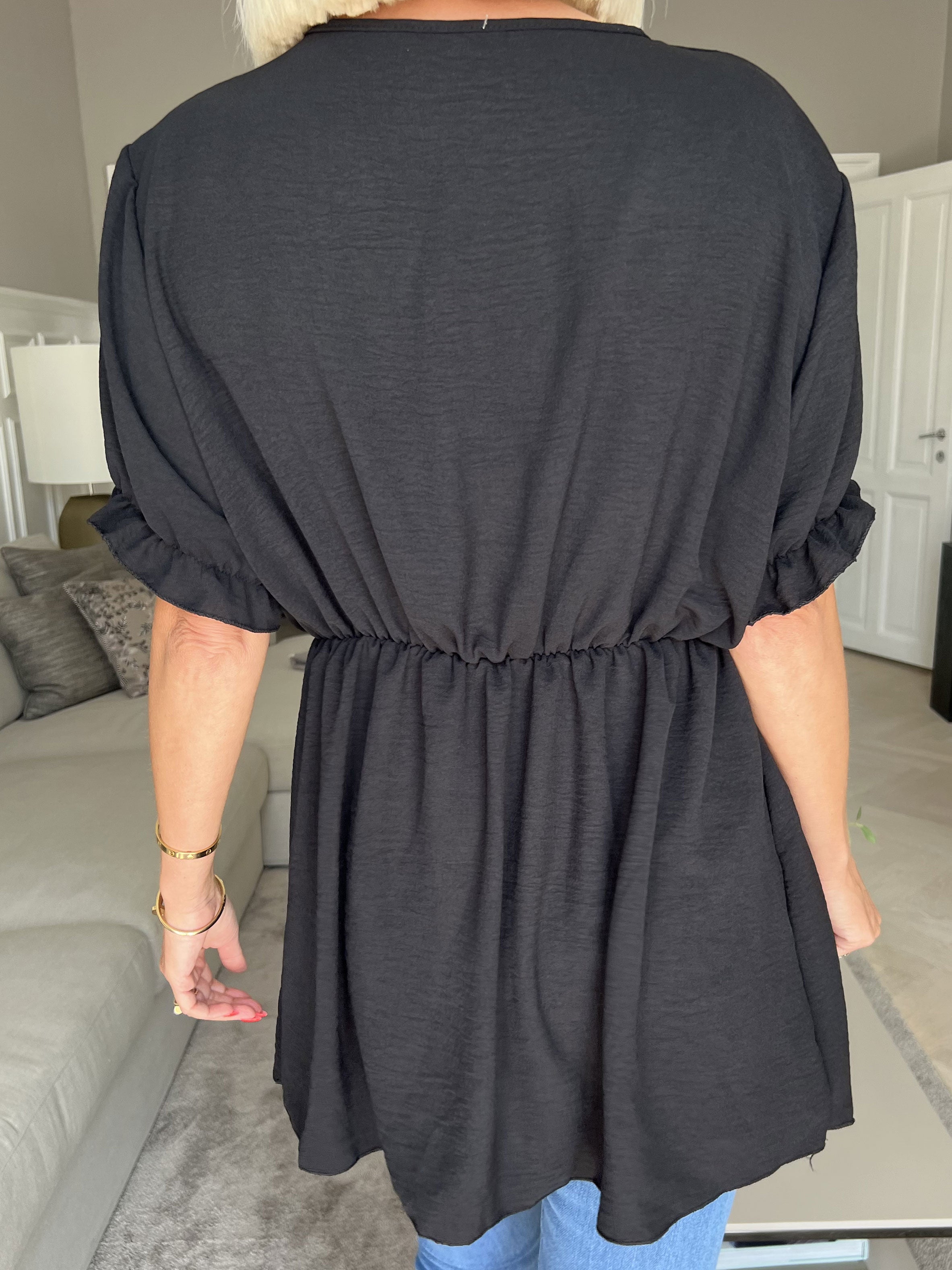 Yda Plain Short Sleeve - Söt blus med resår i midjan